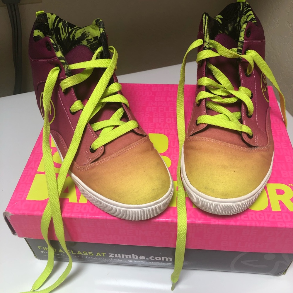 ZUMBA RIO STREET FRESH USED BOX US W 9